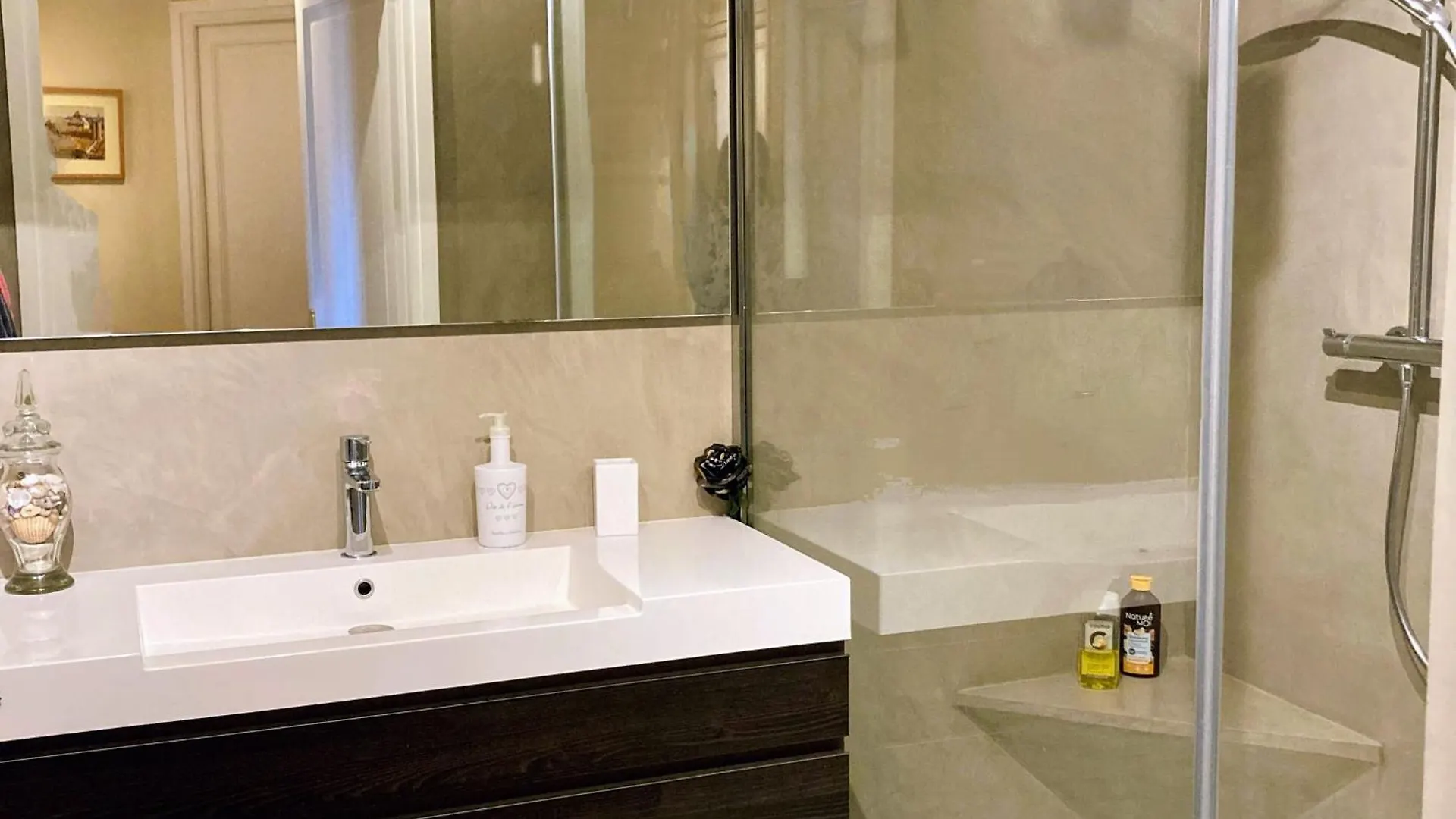 Junior Suite Avec Balcon Lyon Guest house